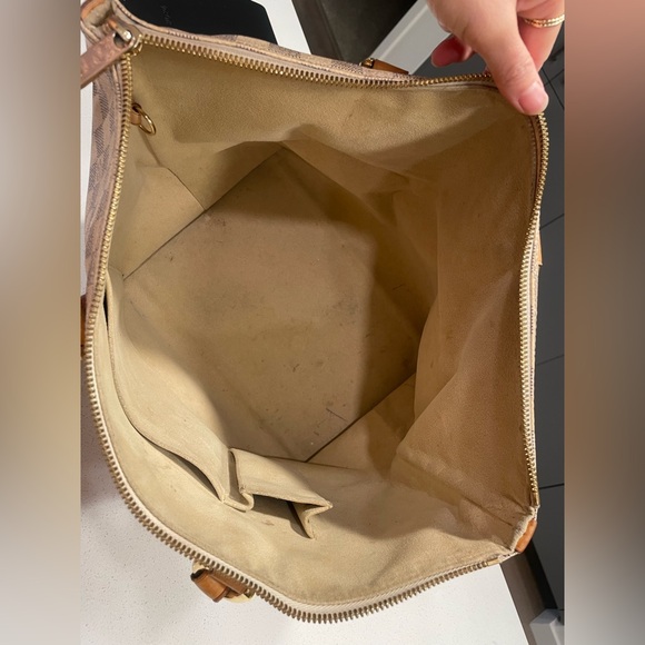Louis Vuitton Bag - Picture 16 of 16